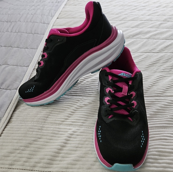 Avia Black and Pink Athletic Shoes with Modern Design Size 9 - Picture 8 of 10